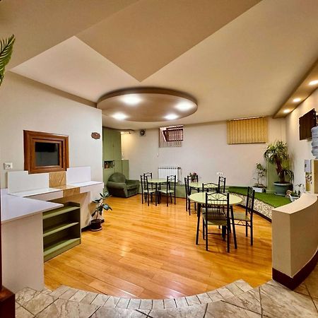Time Hotel & Tours Erevan Esterno foto