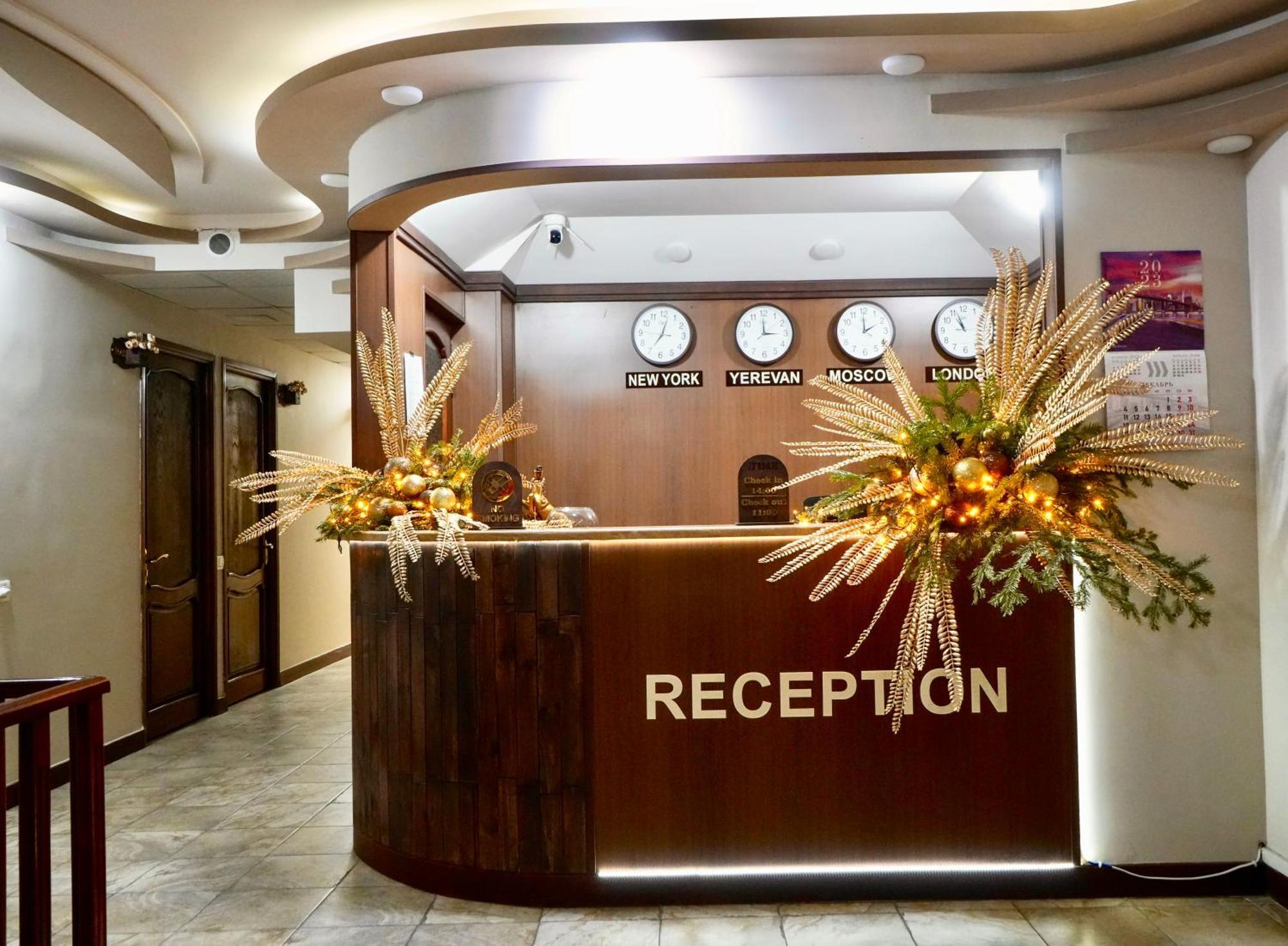 Time Hotel & Tours Erevan Esterno foto