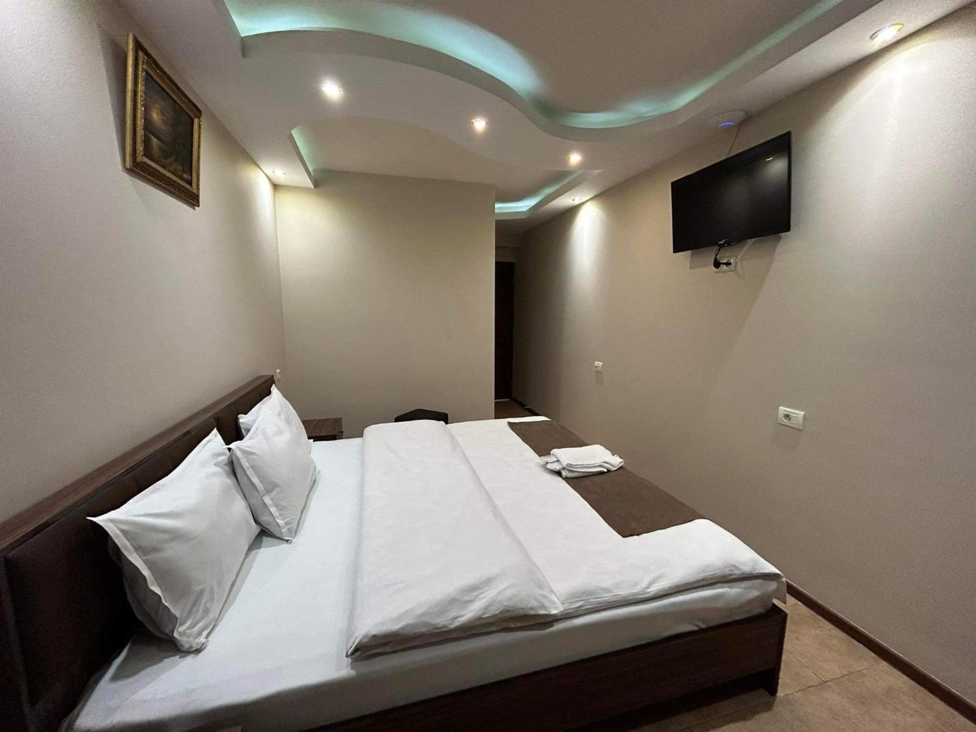 Time Hotel & Tours Erevan Esterno foto