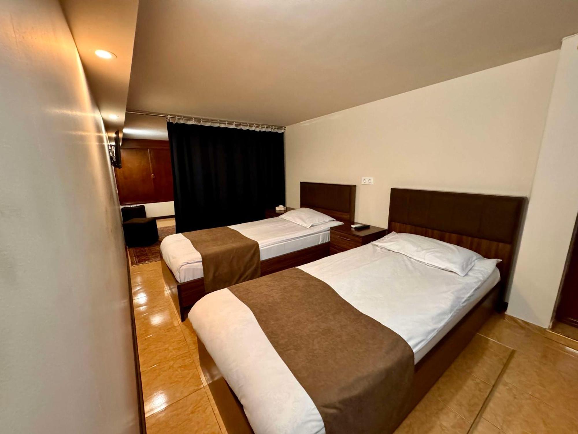 Time Hotel & Tours Erevan Esterno foto