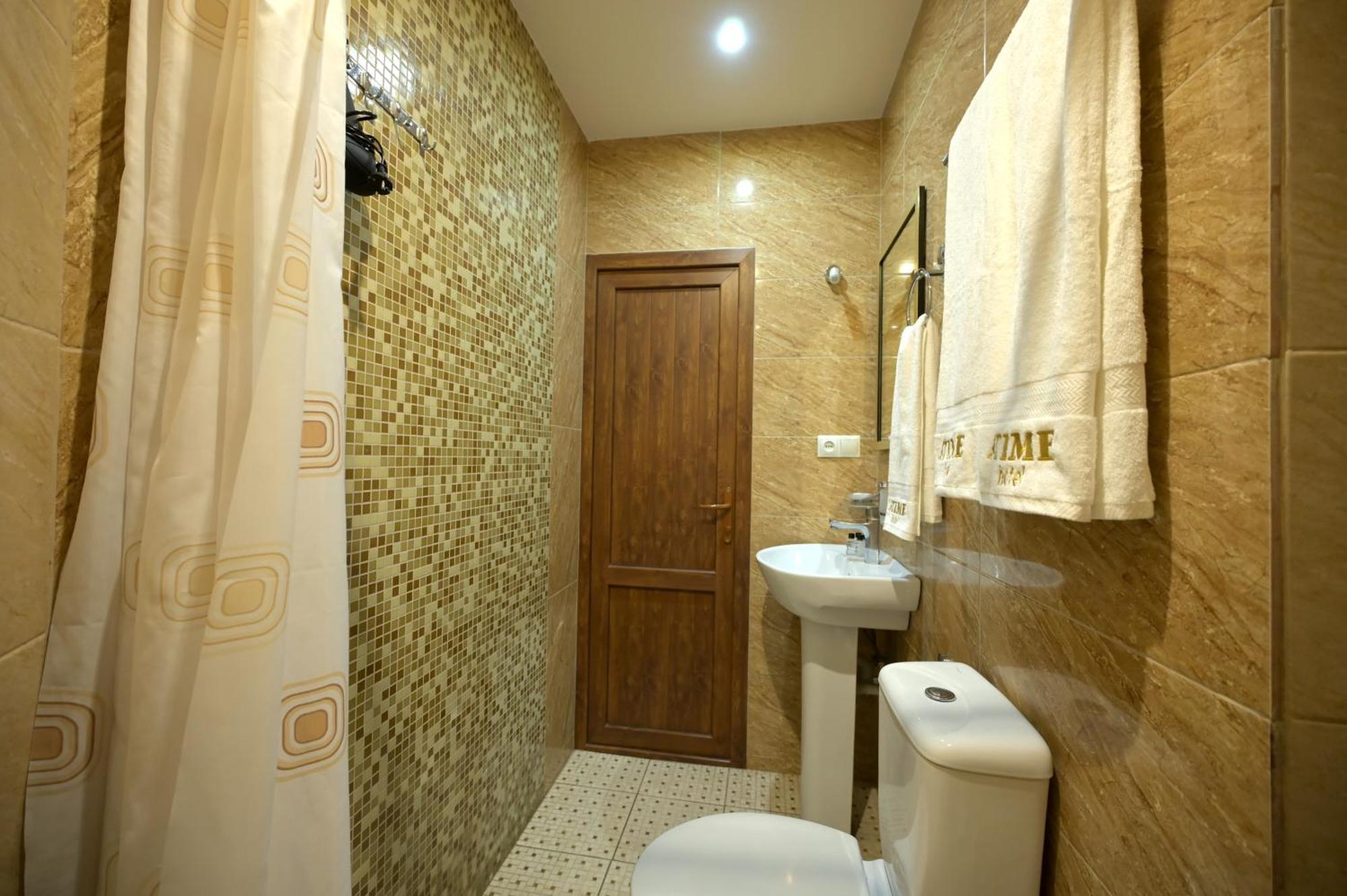 Time Hotel & Tours Erevan Esterno foto