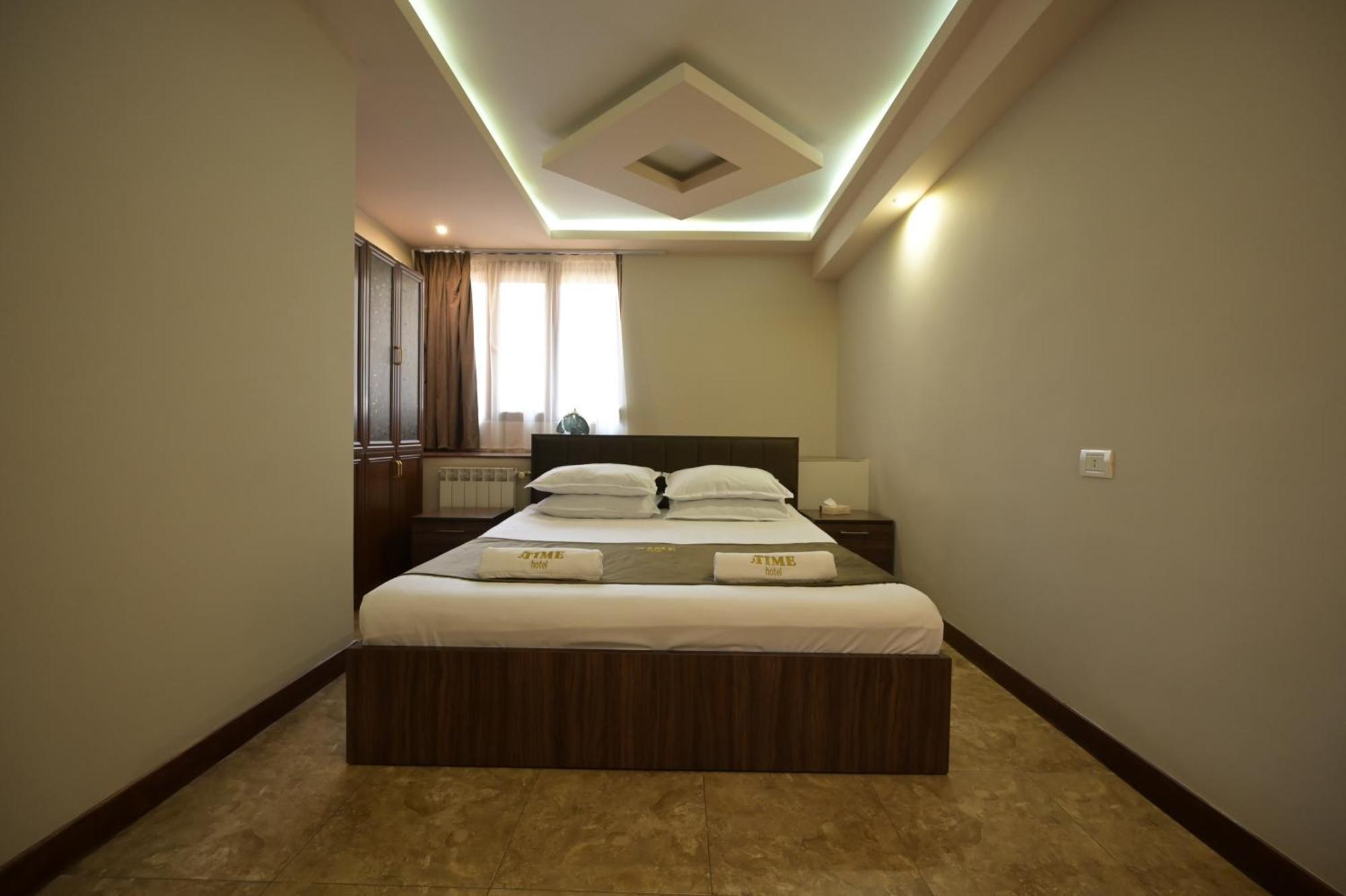 Time Hotel & Tours Erevan Esterno foto