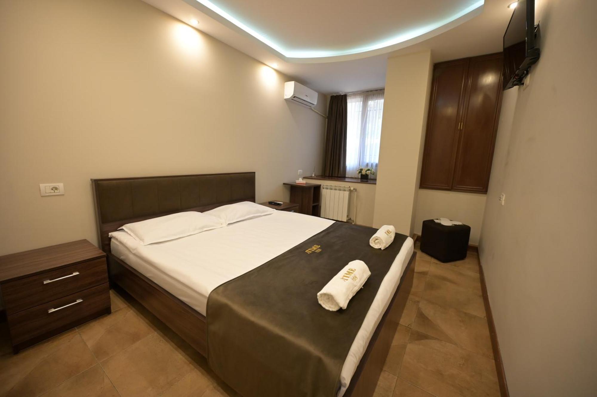 Time Hotel & Tours Erevan Esterno foto