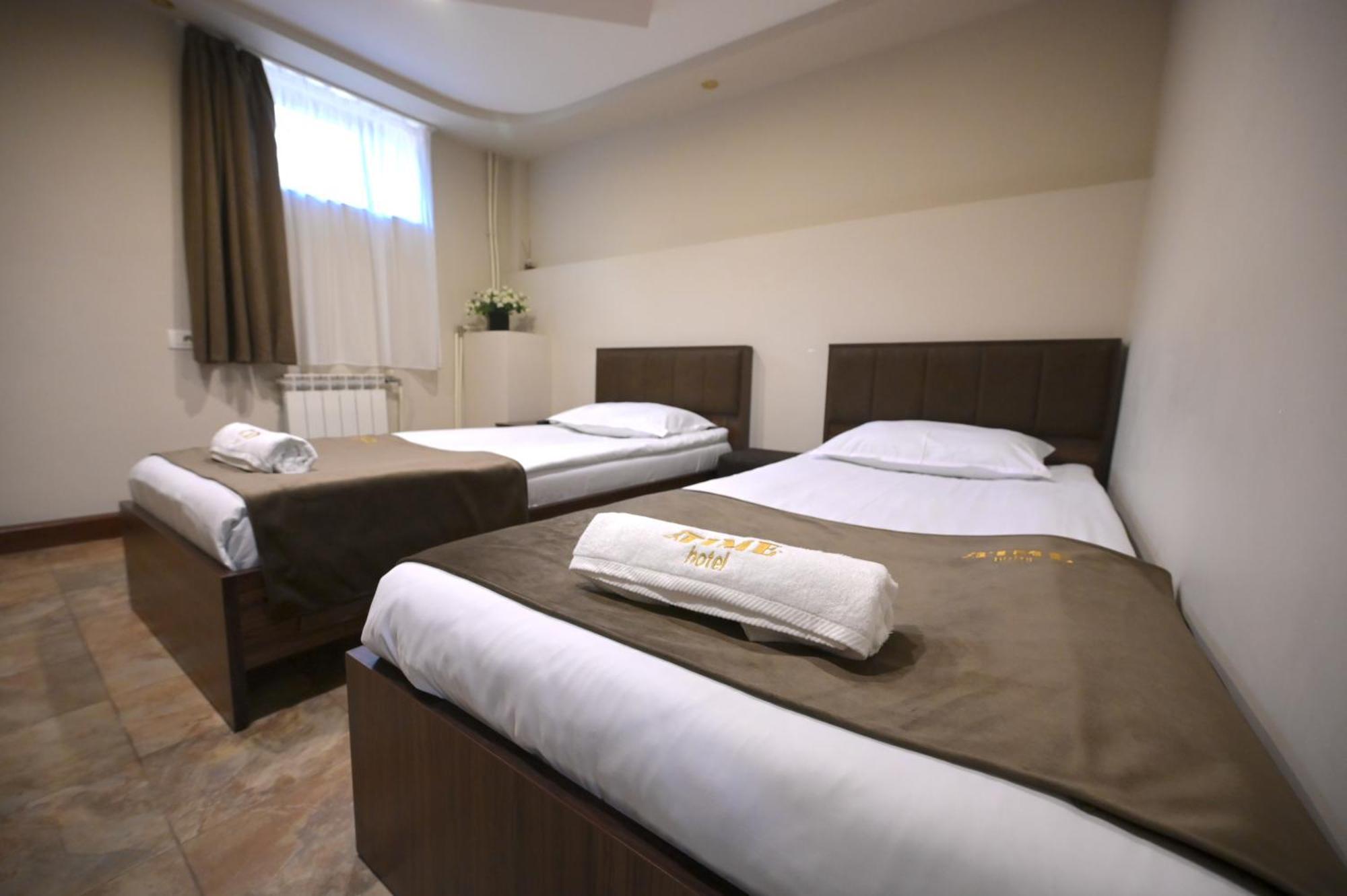 Time Hotel & Tours Erevan Esterno foto