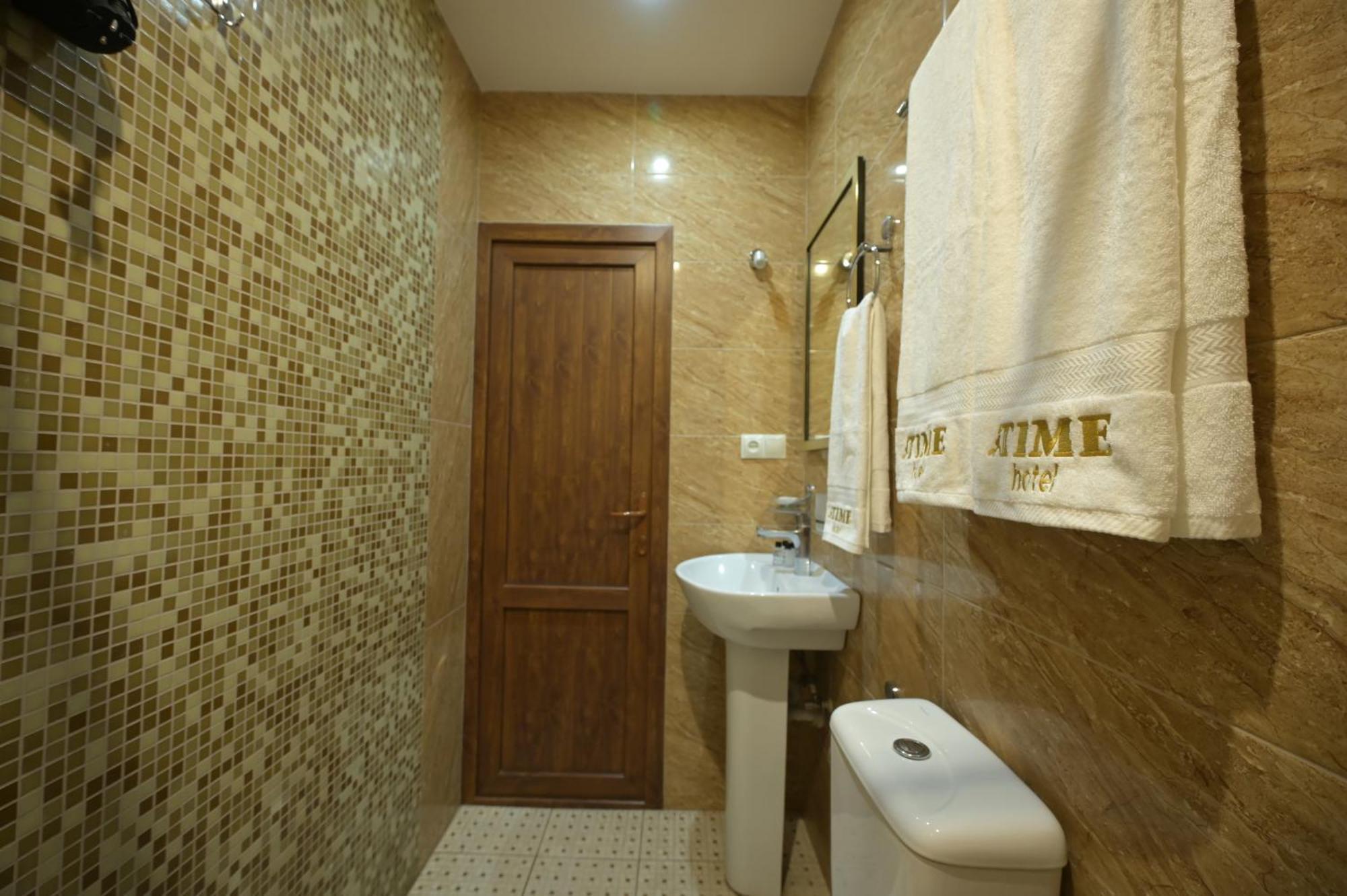 Time Hotel & Tours Erevan Esterno foto