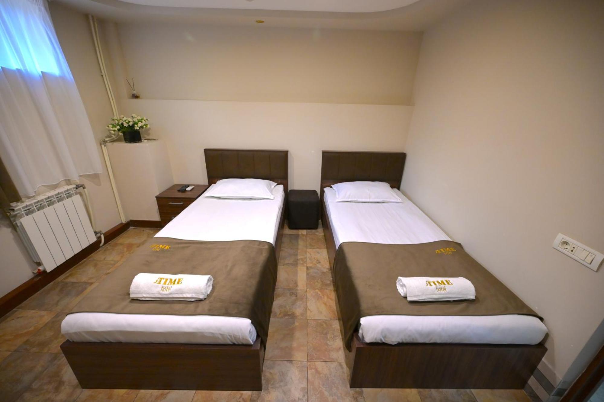 Time Hotel & Tours Erevan Esterno foto