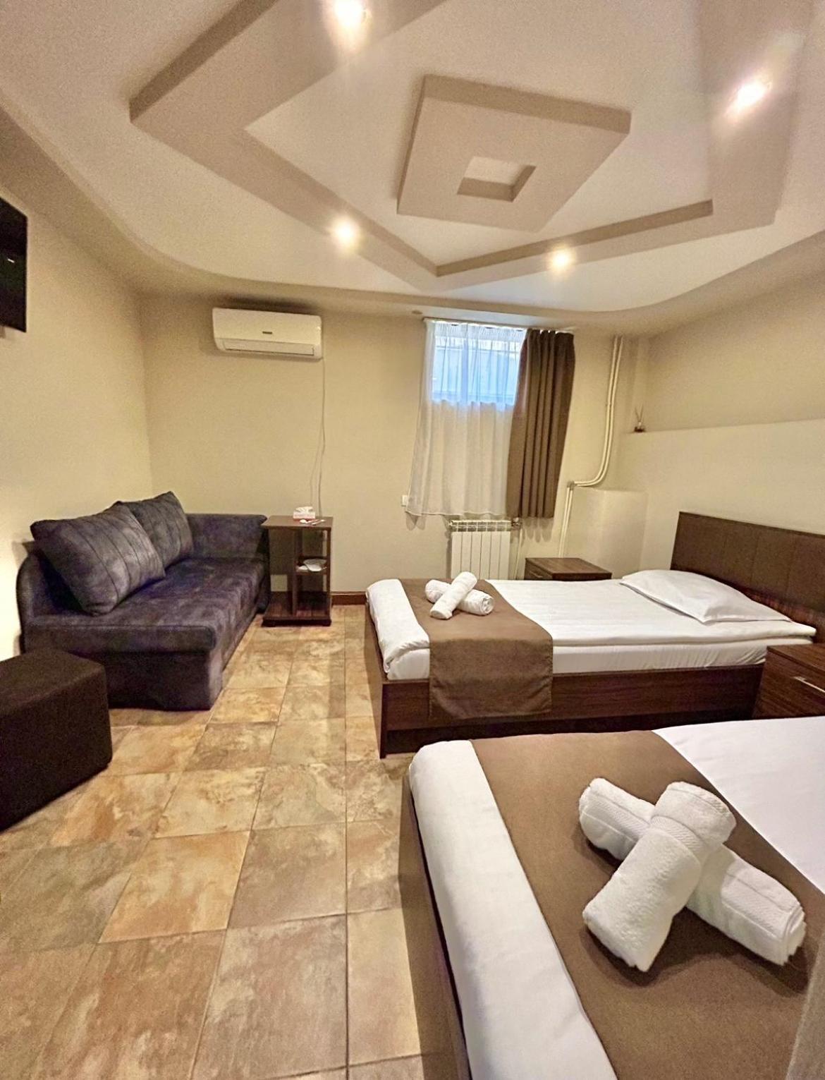 Time Hotel & Tours Erevan Esterno foto