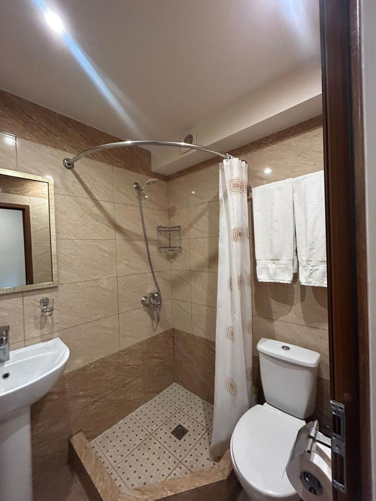 Time Hotel & Tours Erevan Esterno foto