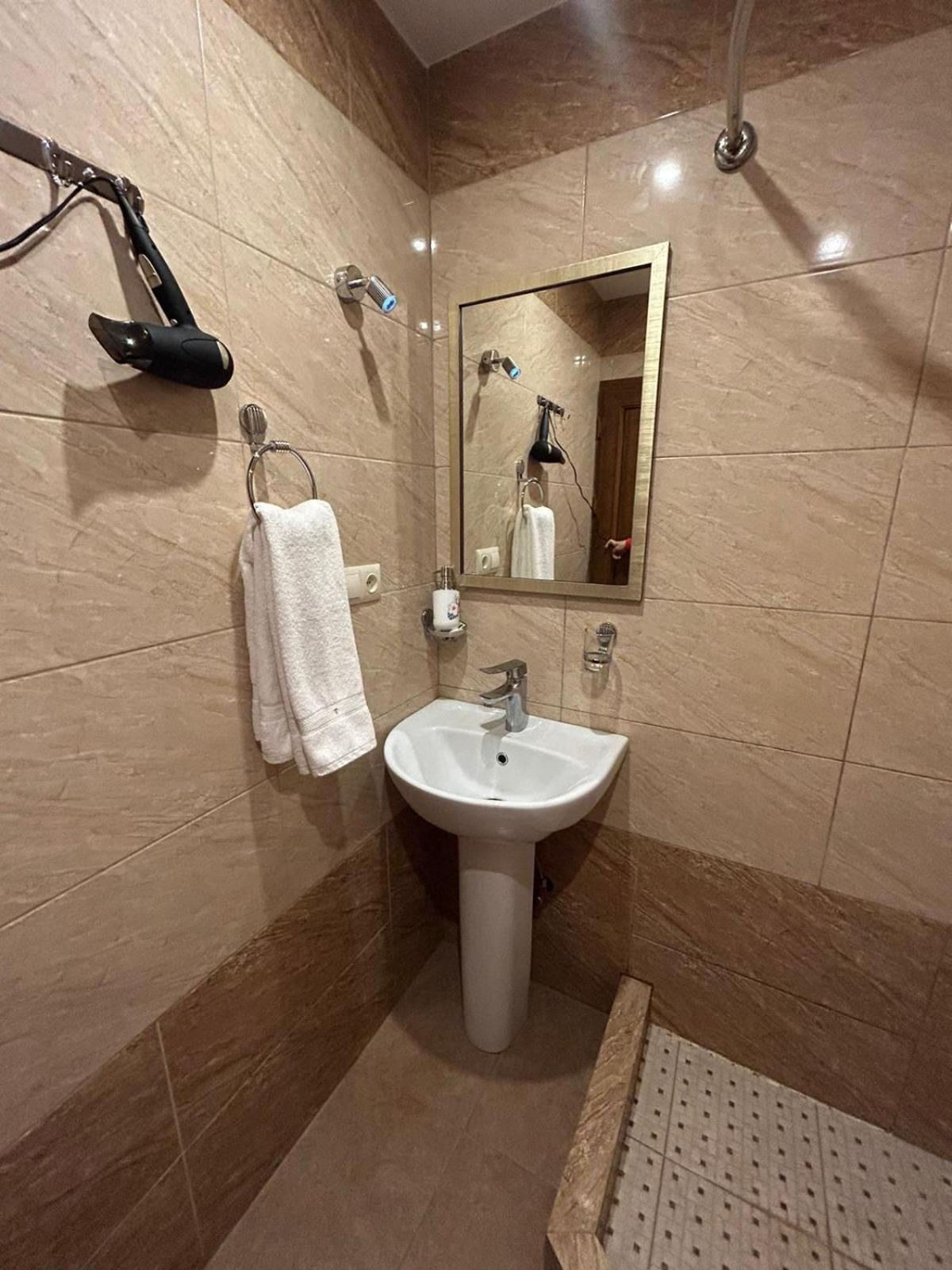 Time Hotel & Tours Erevan Esterno foto
